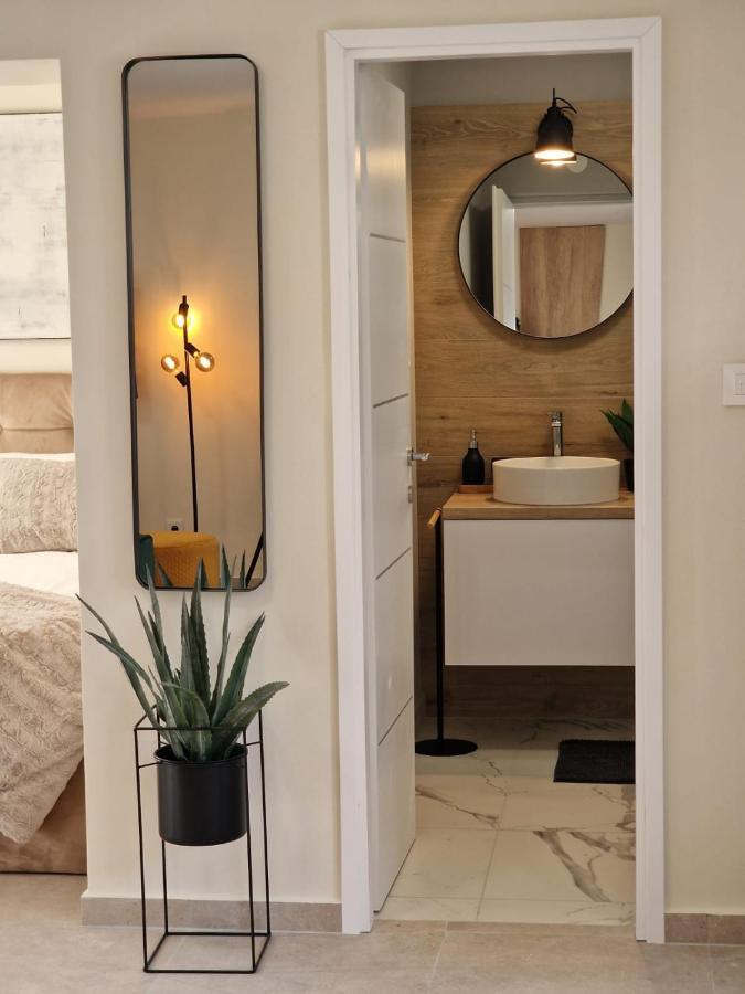 Studio Apartment Mare With Private Garden And Jacuzzi Vinkuran Eksteriør billede