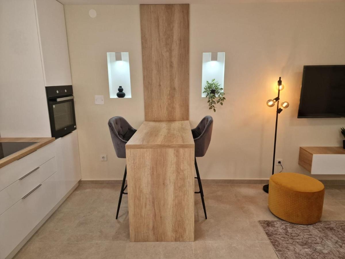 Studio Apartment Mare With Private Garden And Jacuzzi Vinkuran Eksteriør billede