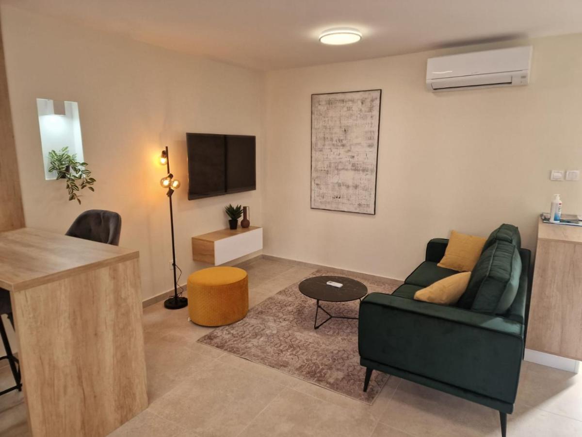 Studio Apartment Mare With Private Garden And Jacuzzi Vinkuran Eksteriør billede