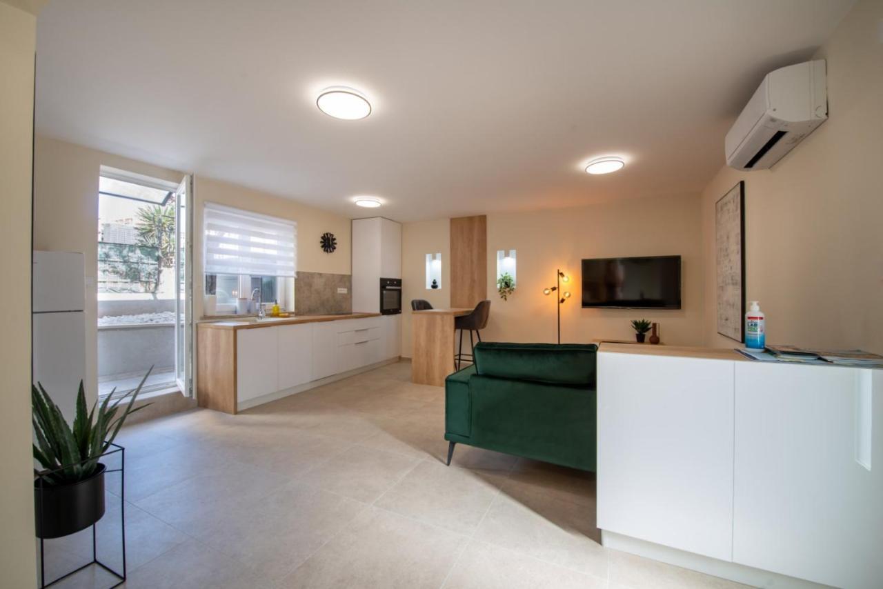 Studio Apartment Mare With Private Garden And Jacuzzi Vinkuran Eksteriør billede